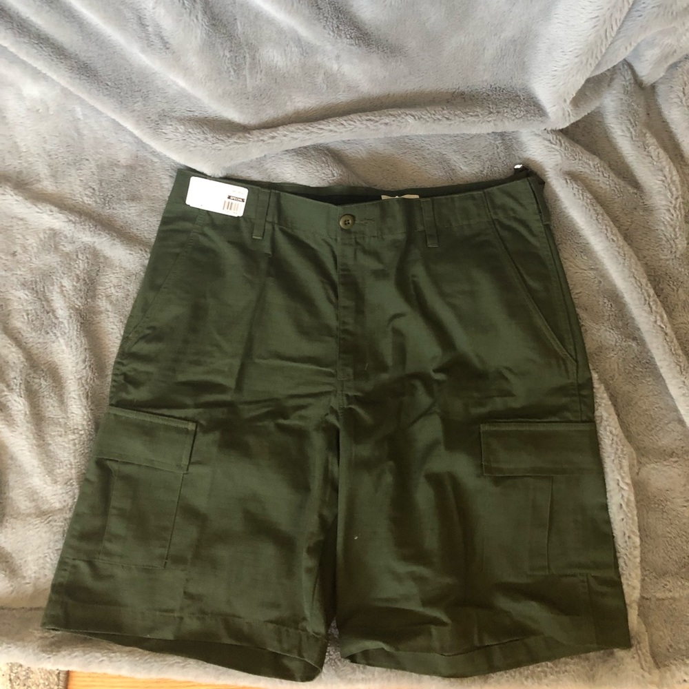 NWT VF Imagewear Large Cargo Shorts